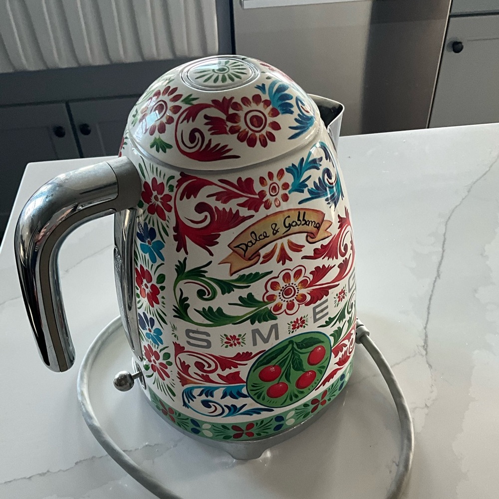 Smeg x Dolce and Gabbana electric kettle - Picture 2 of 2